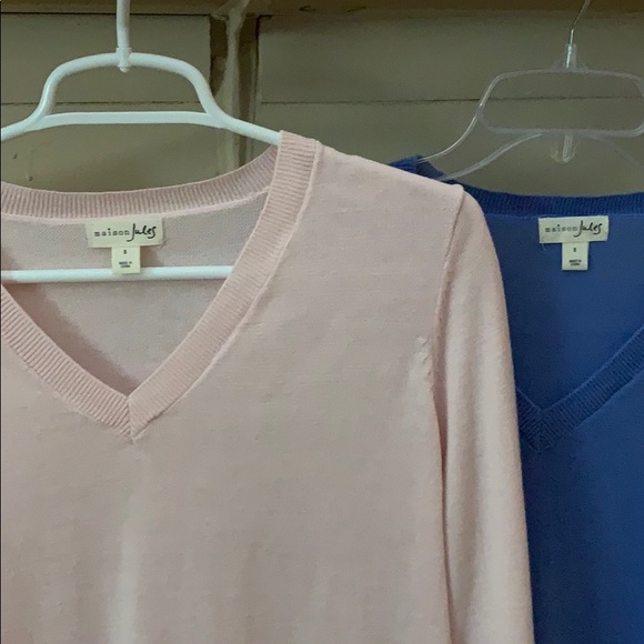 Women’s V Neck sweaters size small - Picture 5 of 7